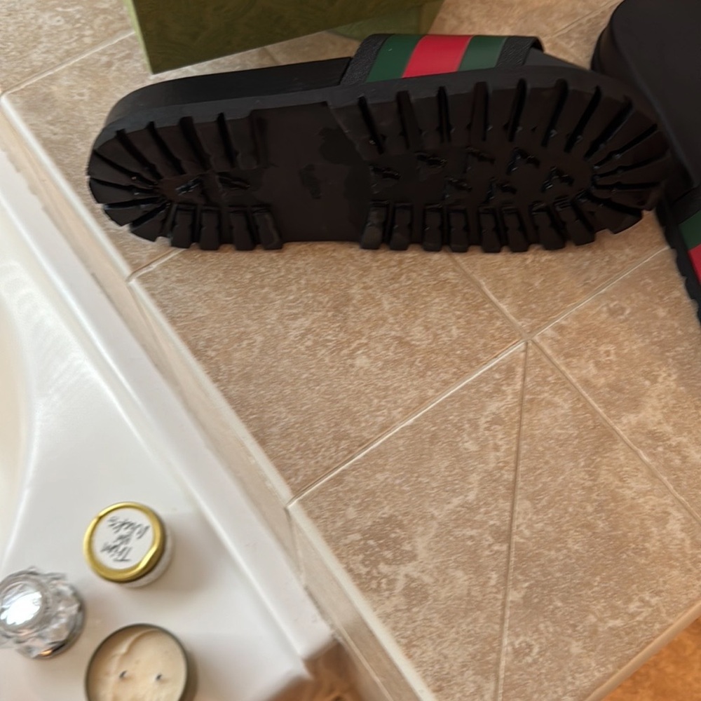 Gucci Black and Green Sandals